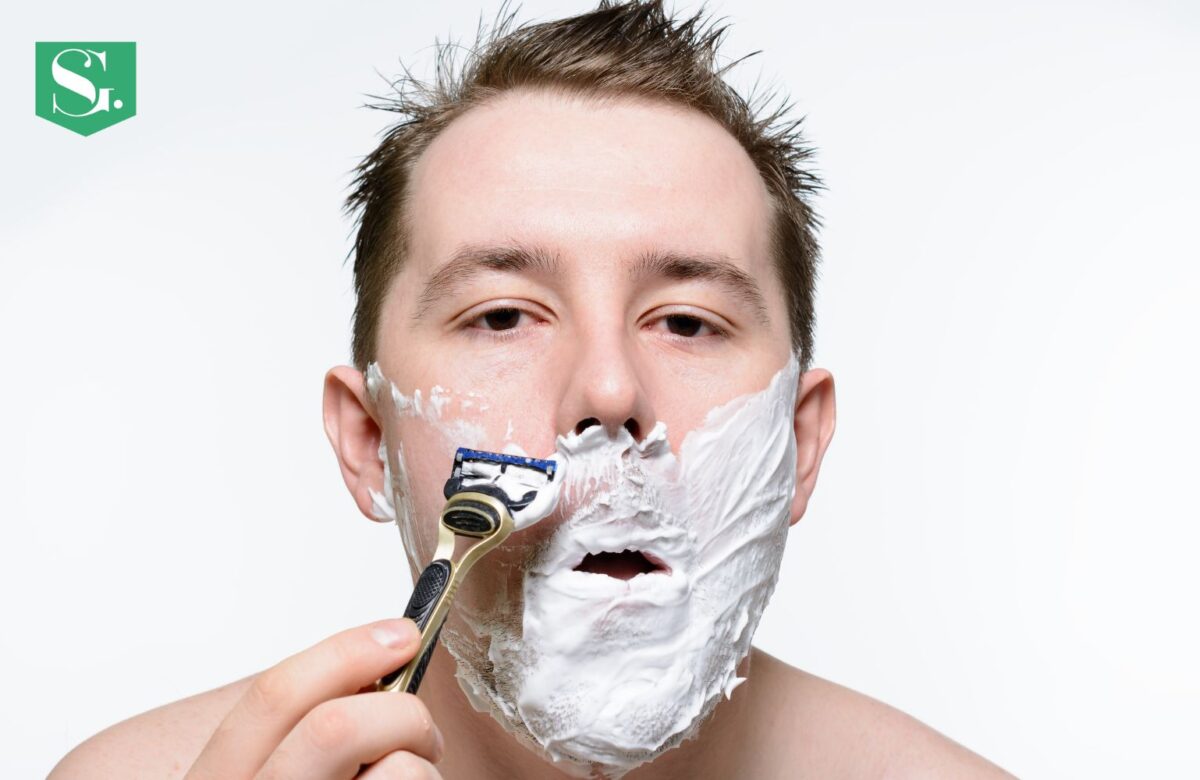 How to Use a Safety Razor Like a Pro (4 Useful Tips)